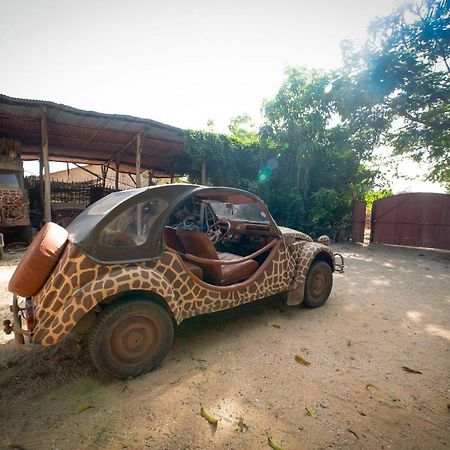 La Case Girafe Bed & Breakfast Boukot Ouolof Екстериор снимка