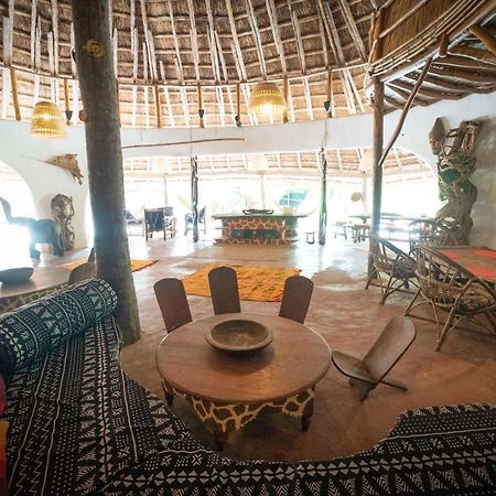 La Case Girafe Bed & Breakfast Boukot Ouolof Екстериор снимка